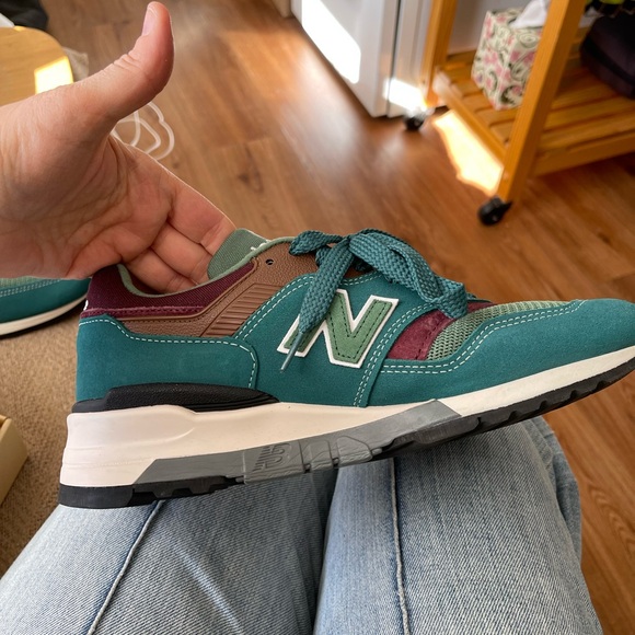 New Balance mens/womens Green and Brown Sneakers. New-ish. Worn just once. - Picture 9 of 12